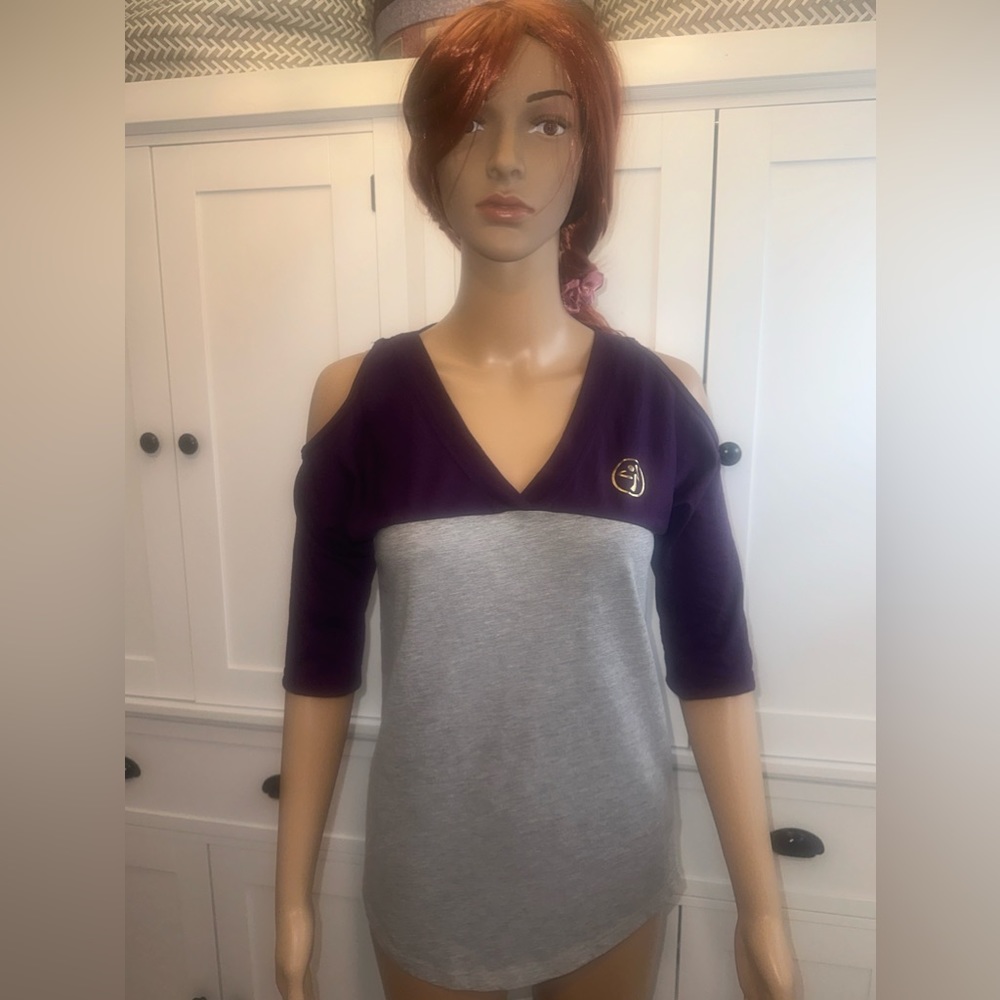 ZUMBA WEAR SHIRT W/ cut out shoulders